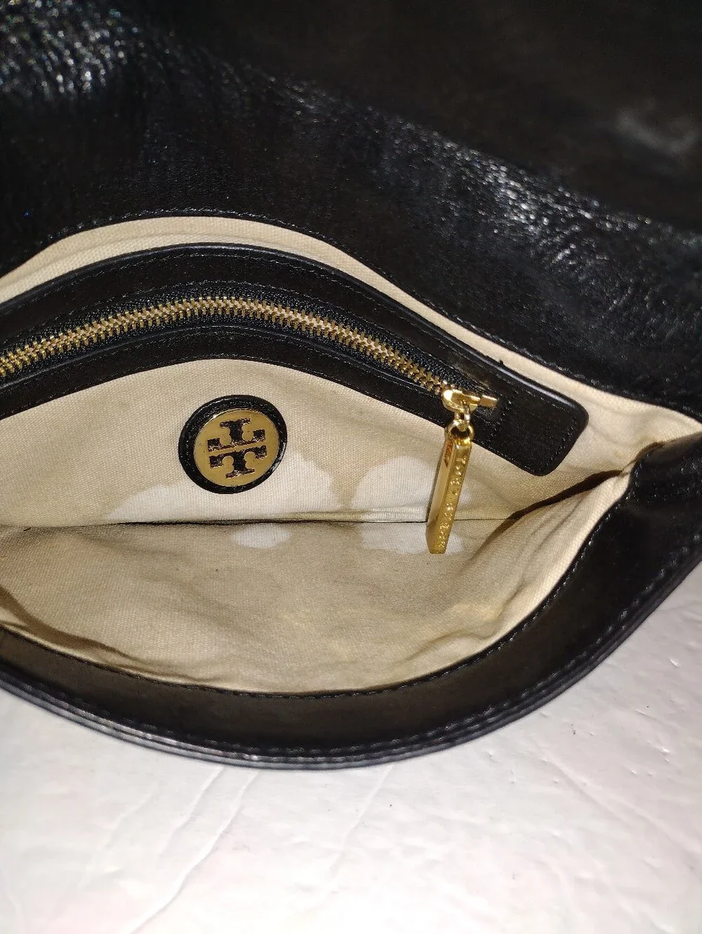 Tory Burch Reva Clutch Bag Black Pebbled Leather Gold Medallion Indie Sleaze